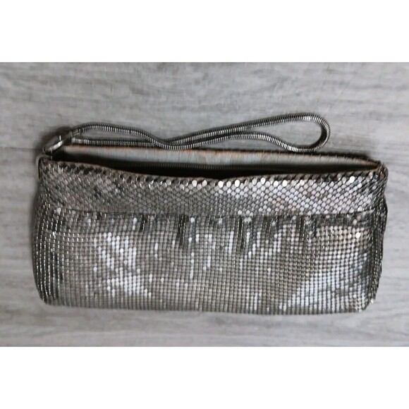 Vintage Metal Mesh Woman's Handbag Silver Color, Pre-owned, Vintage, Hong Kong - Picture 3 of 9